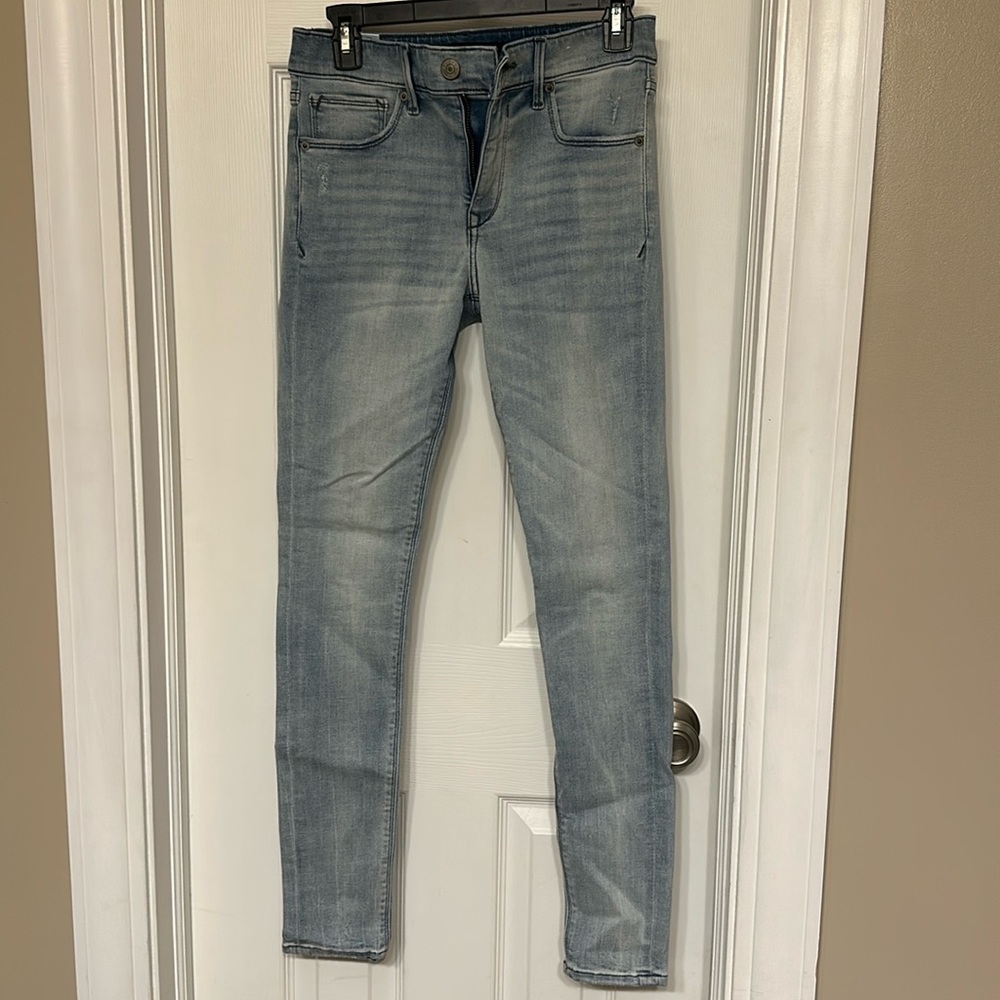 W express jeans.Stretch +. Denim perfect.Leggings mid rise. Size 4R.Never worn.